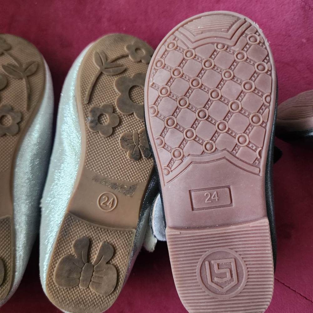 Elegant Silver and Black Kids Shoes with Bow Size 8-8.5 - Picture 3 of 3